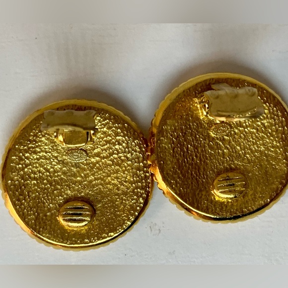 CHANEL 24K Gold Plated Interlocking CC Embossed Clip-on Earrings 1996A - Picture 13 of 14